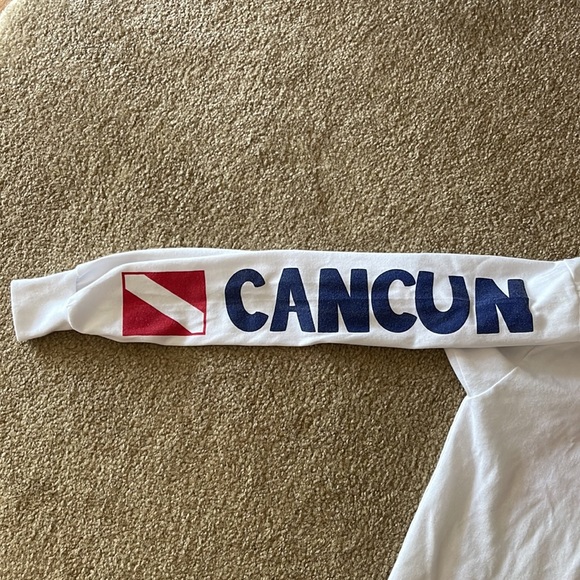 Cancun, Mexico sweatshirt - Picture 2 of 5